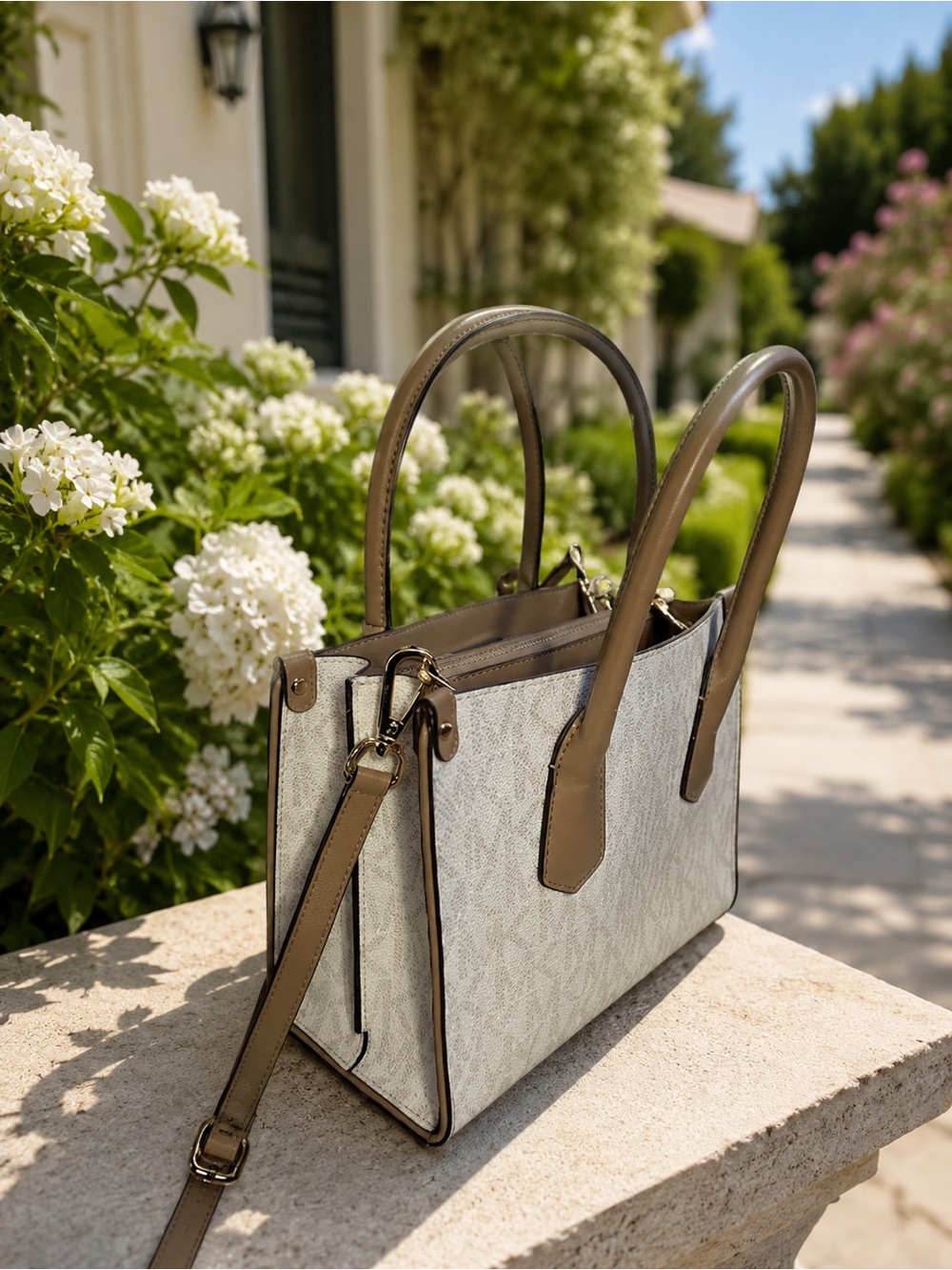 Michael Kors Dillon Small
Saffiano Leather Top Zip Bag
Yellow and Brown Stripes - Picture 5 of 14